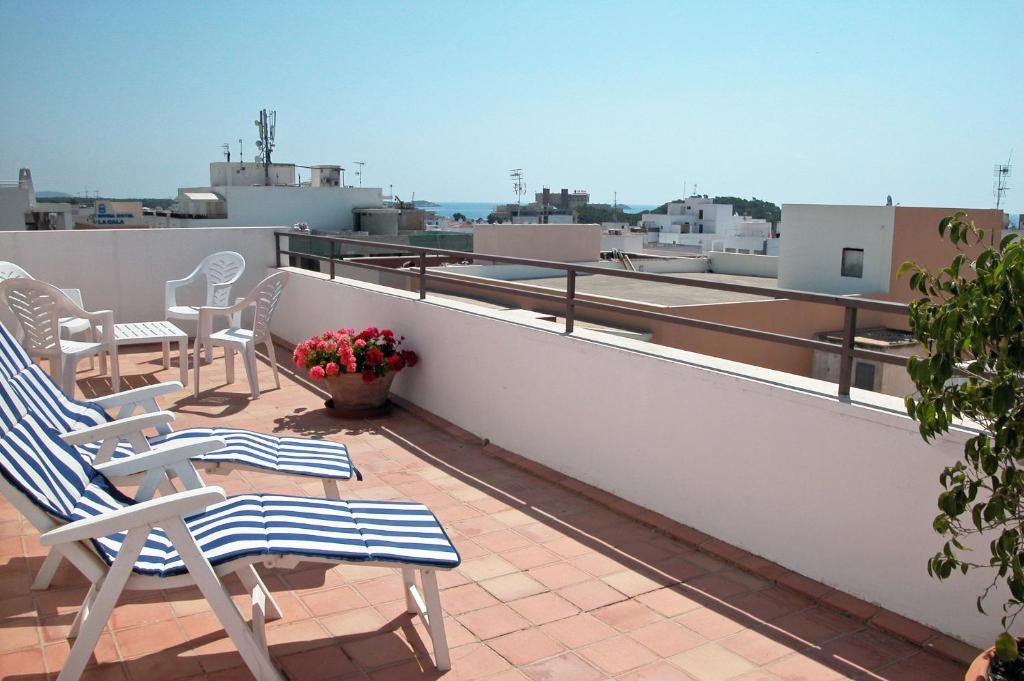 Apartamentos Ebusus Santa Eularia des Riu Room photo